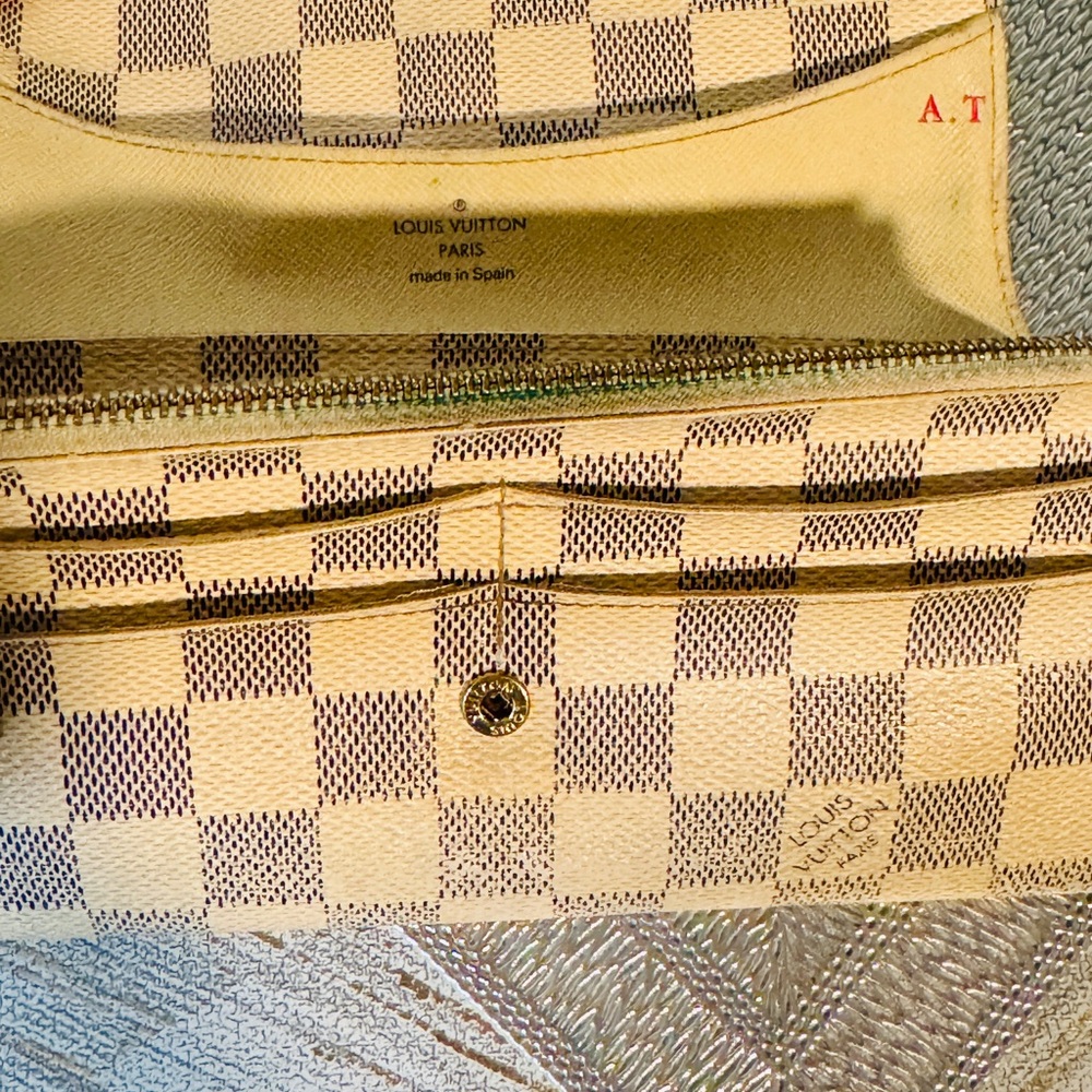 Louis Vuitton Damier Bifold Checkered Clutch - Picture 5 of 16